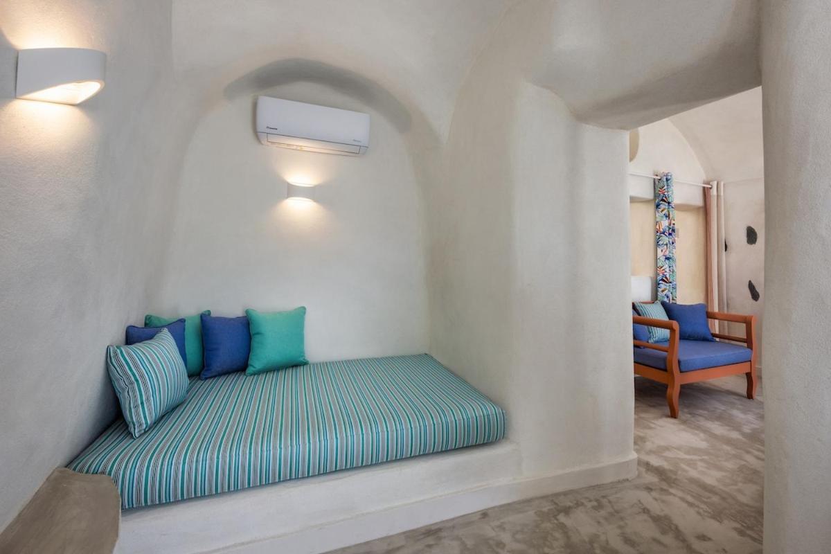 Gilbert'S Cave With Cave Jacuzzi Villa Megalochori  Dış mekan fotoğraf